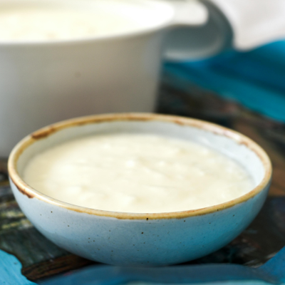 Always choose fresh Yogurt to apply on skin