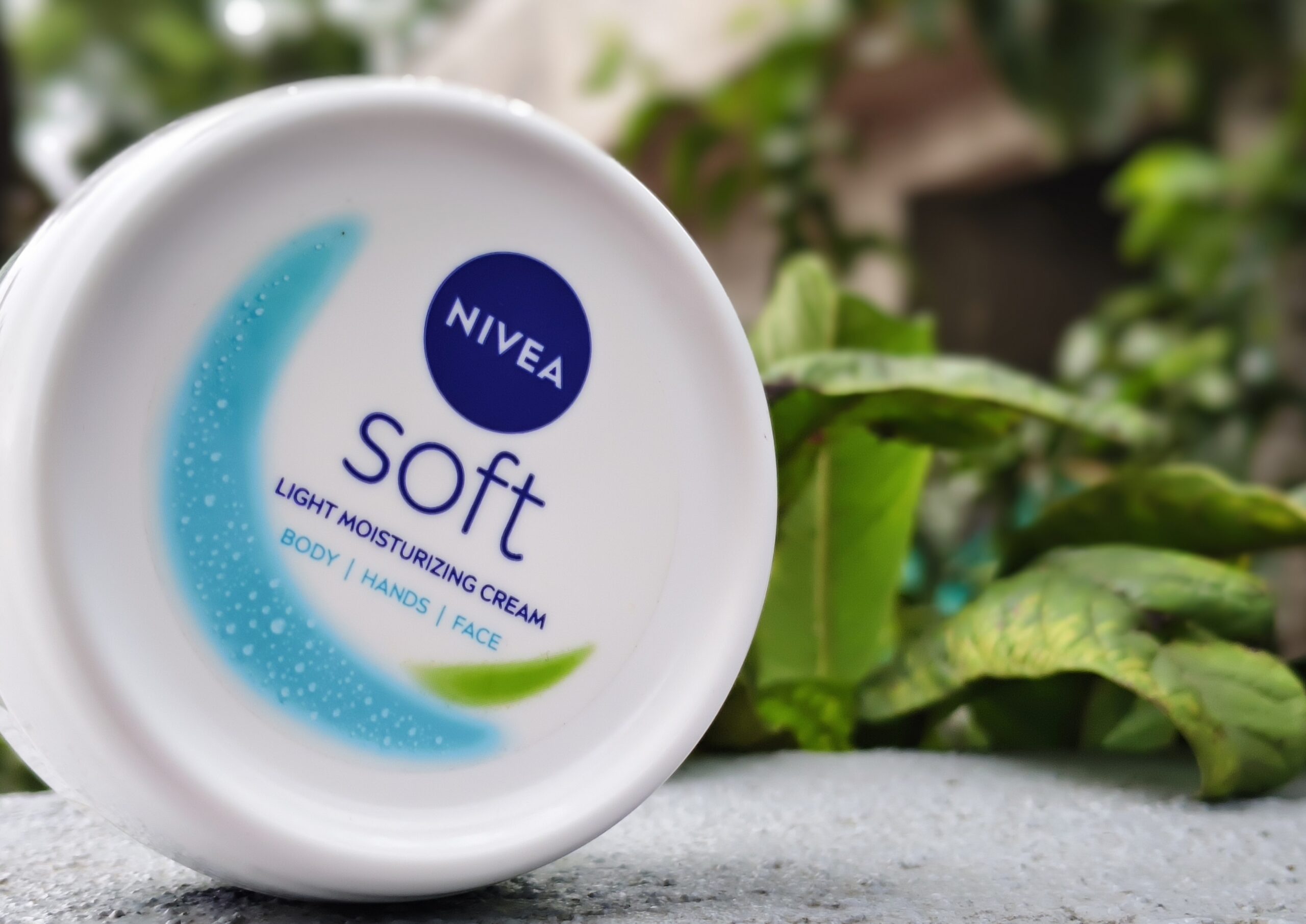 NIVEA Soft Light Moisturizing Cream Product