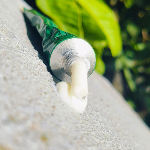 Boroline Antiseptic Cream: Color, texture and fragrance