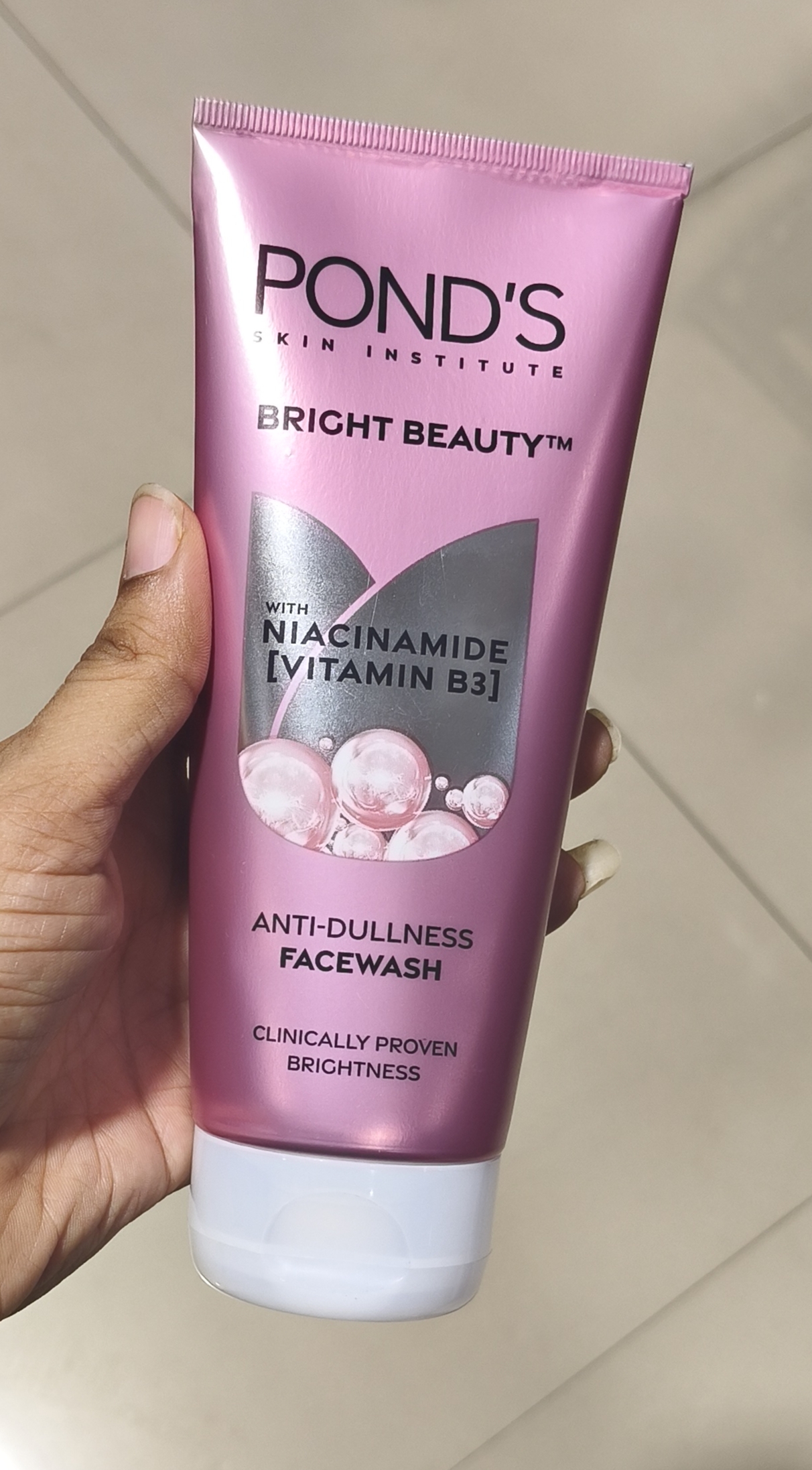 Pond's popular face washes review: Charcoal detox & Anti-dullness